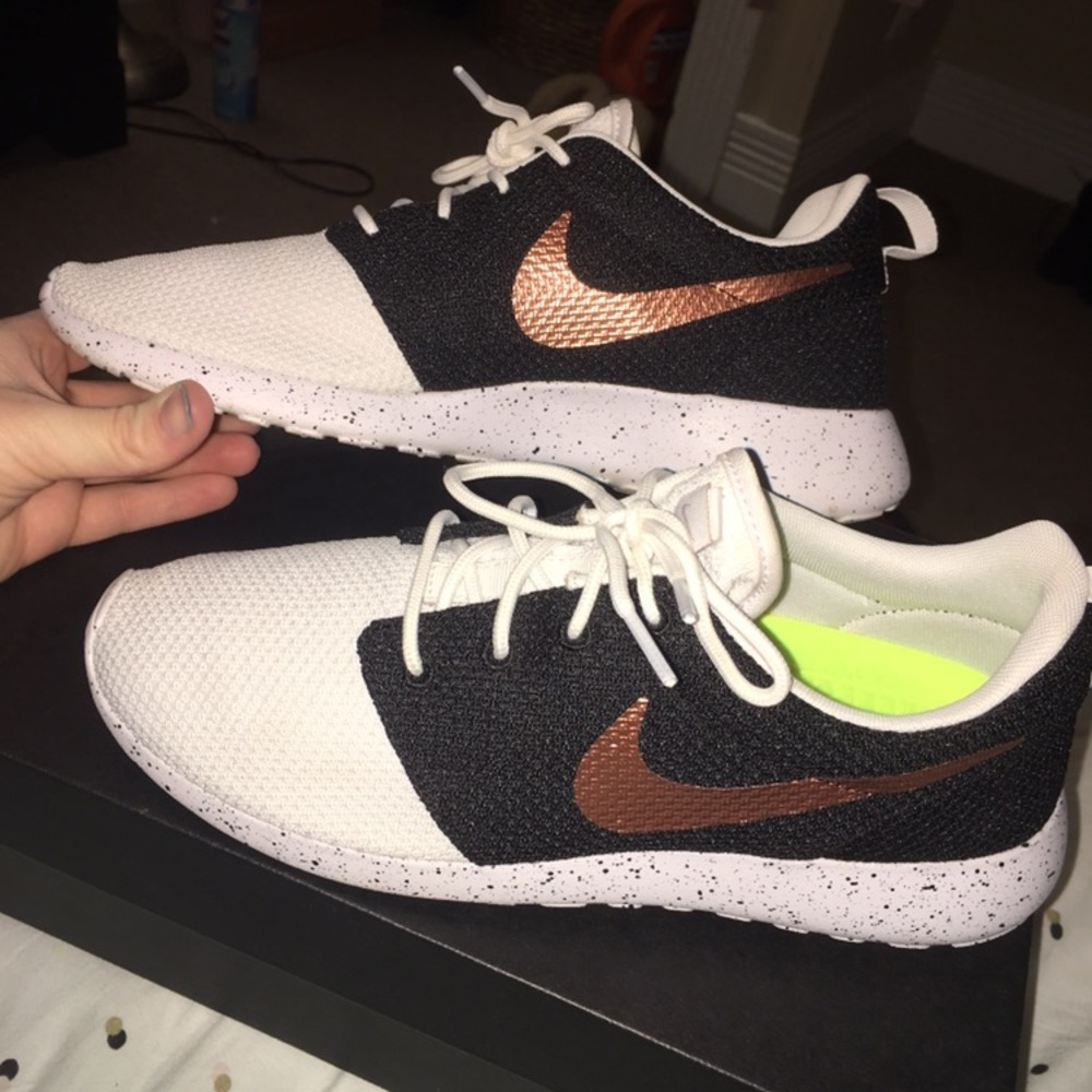 Customized Nike Roshes